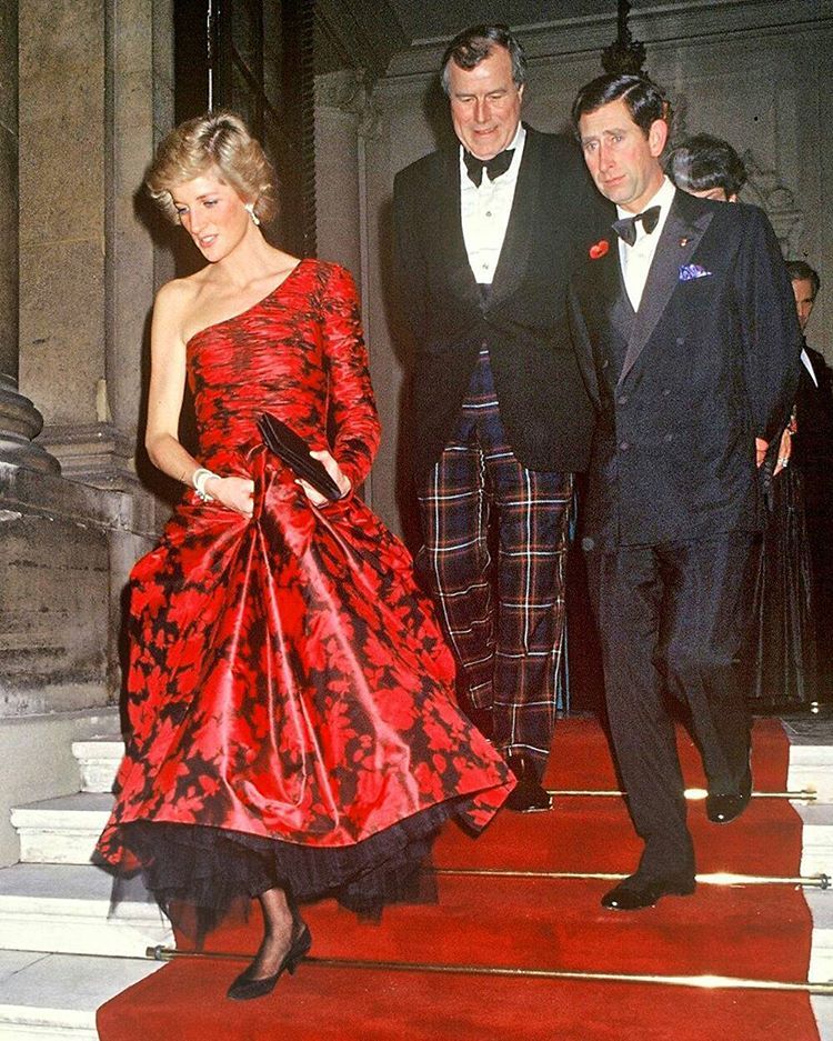 戴安娜王妃礼服大合集,戴安娜王妃最美的衣服