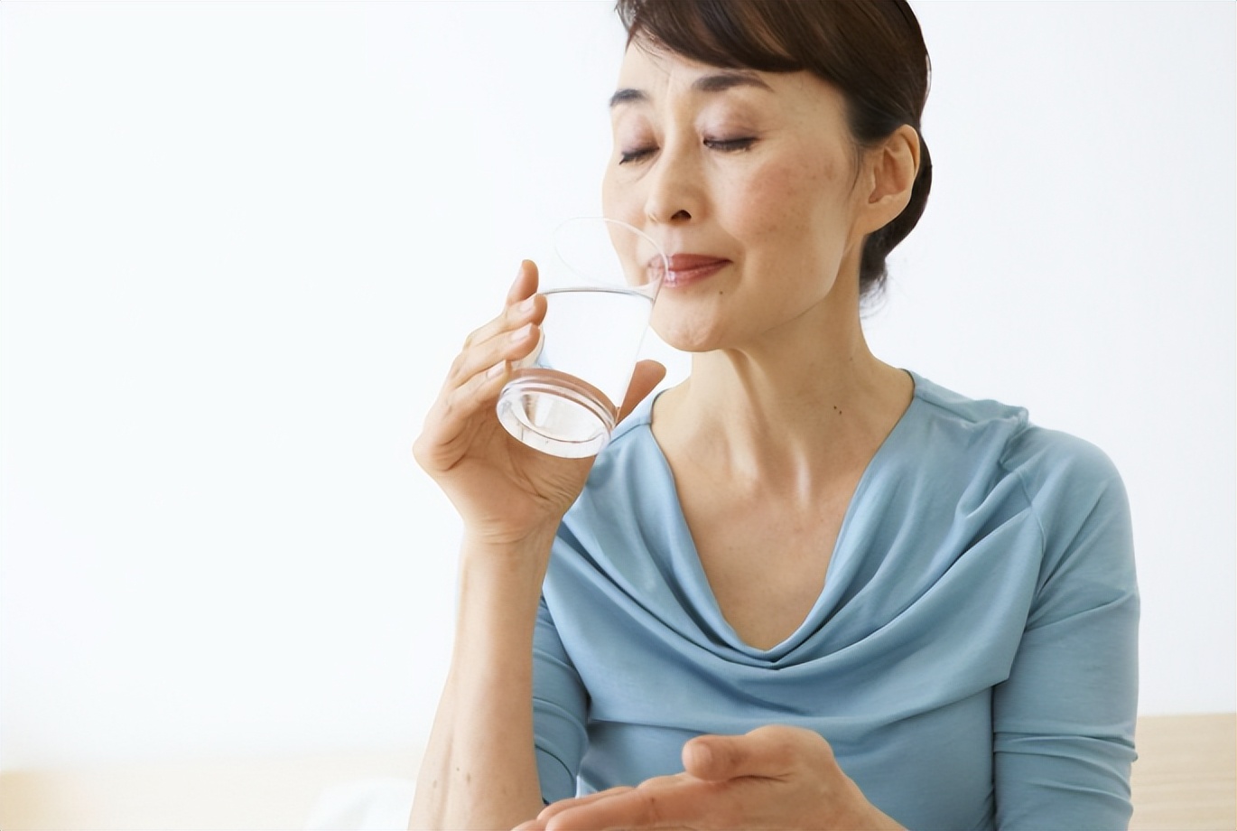 68岁老太，子宫从下面“掉”了出来？如何预防和应对子宫脱垂？