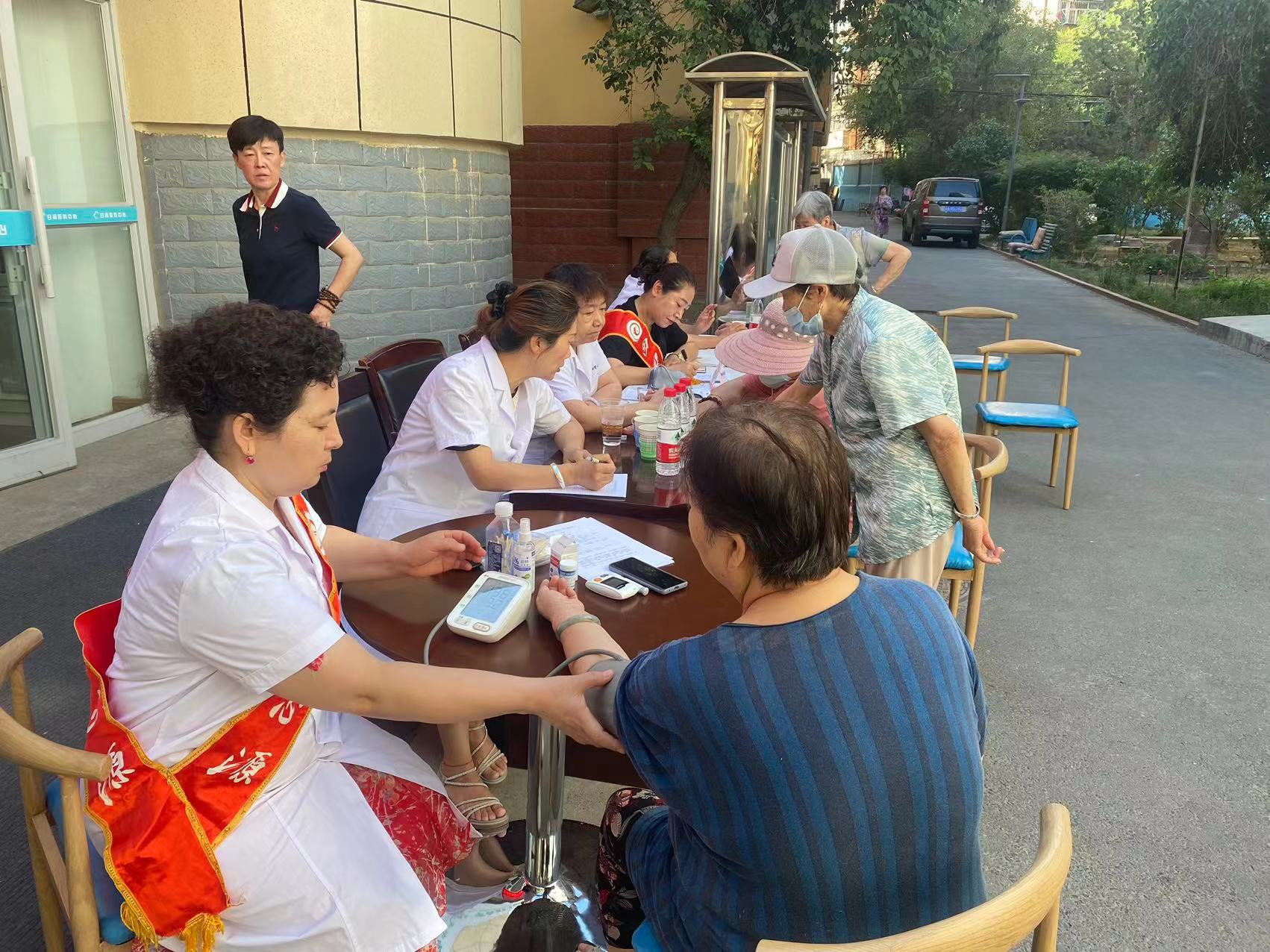 北京路街道养老服务中心联合四圣心源慢病中医院开展中医义诊活动