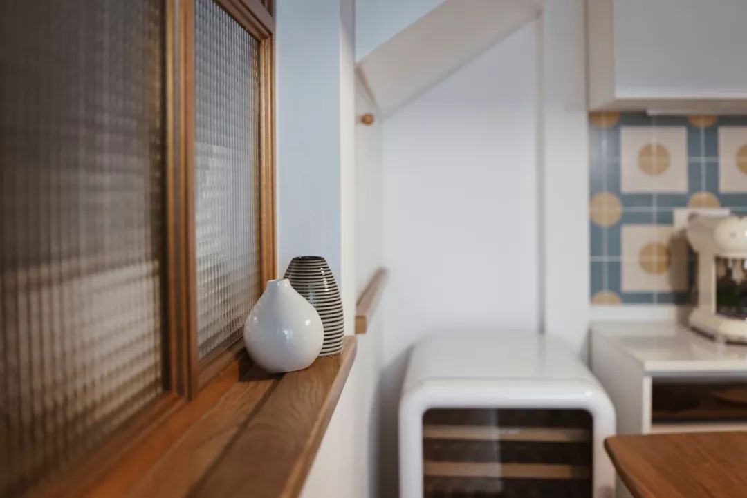 她买下32㎡老旧学区房，为女儿打造小桃园，还有20㎡超舒适大庭院