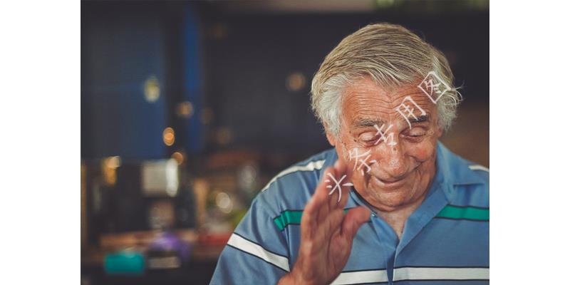 年年过生日女儿都迟到,今年我去接她,到门口后我愣了,默默离开