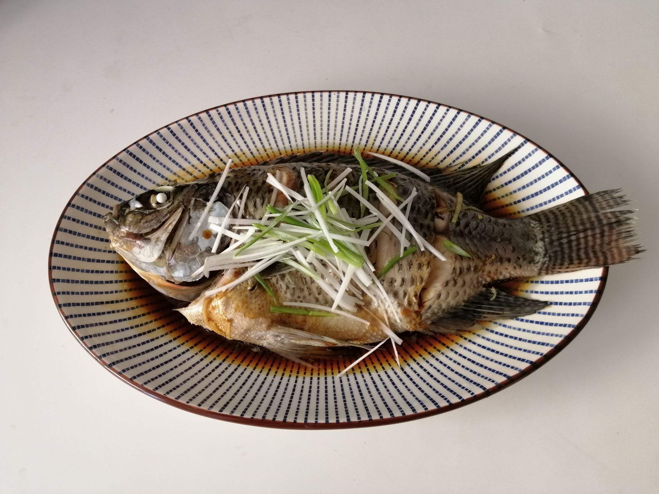 入侵我国水域的罗非鱼，美国人大快朵颐，为何中国吃货解决不了？