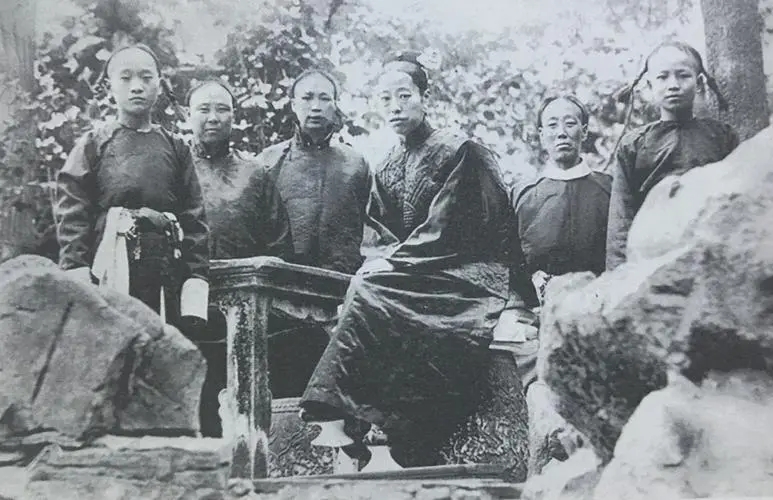 清朝灭亡后太监都去哪了,清朝灭亡后宫里的太监都去哪了