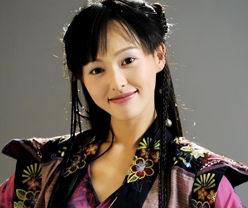 高鼻梁塌却很漂亮的女星,凸嘴短下巴的女人面相