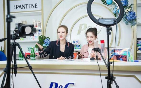 薇娅被封杀，一路艰辛的“口红一哥”李佳琦，未来真能一帆风顺么