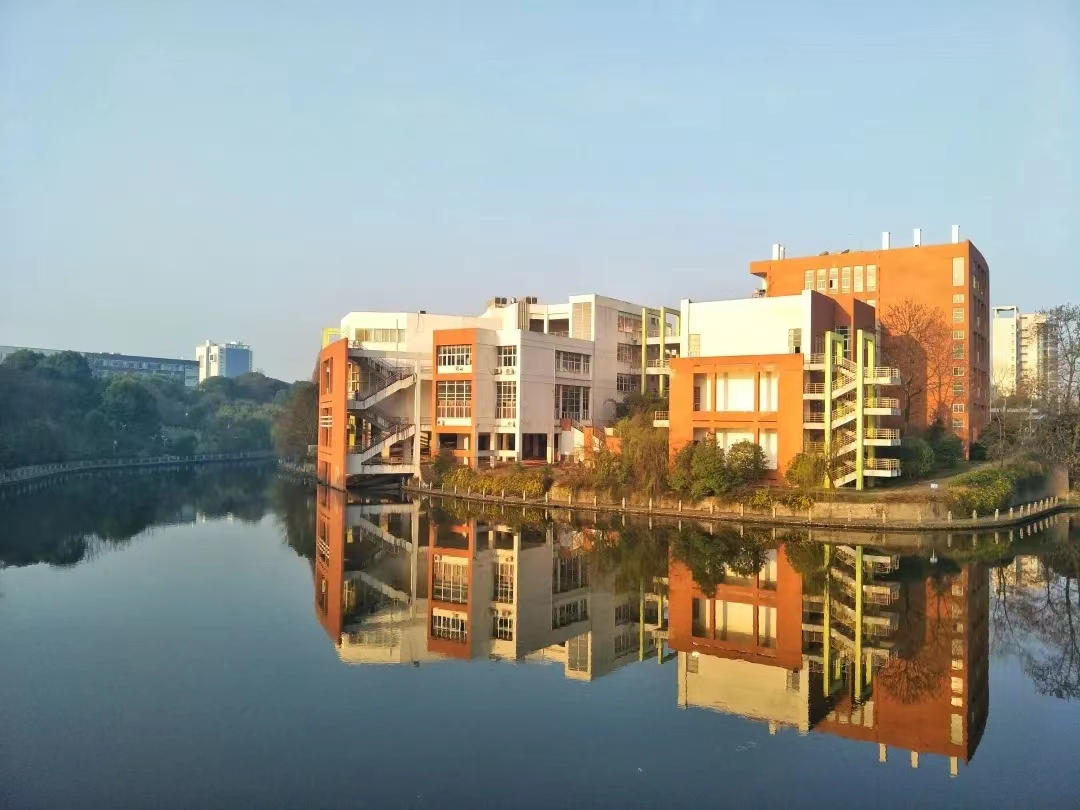 南昌大学就业报告：本科生升学率仅35%，8个专业就业率达到100%