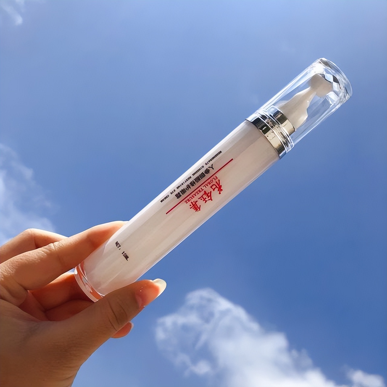 哪款眼霜可以改善细纹浮肿黑眼圈,能解决干纹细纹的眼霜