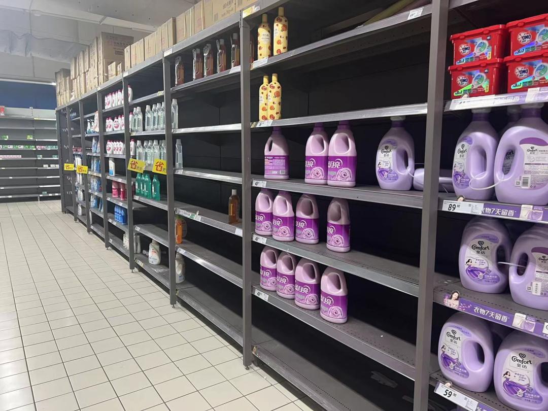 家乐福货架空了,家乐福门店货架大量空置