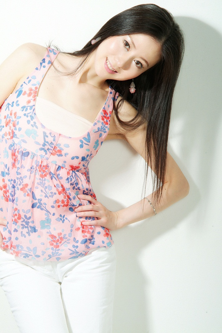 汤加丽：因人体写真集走红，父亲骂我不要脸，老公和我心生间隙