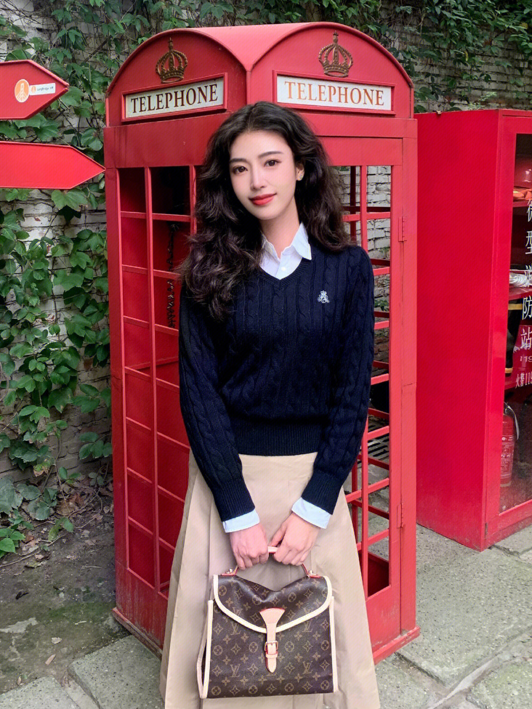 针织衫显瘦配半身裙气质优雅,职场女士针织衫搭配高腰半身裙