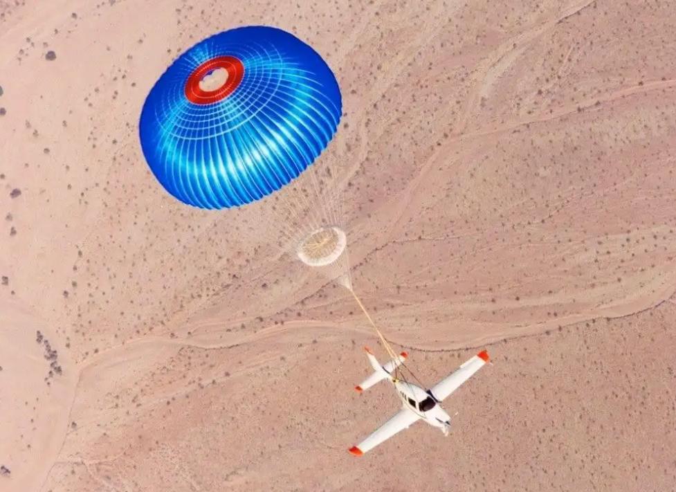 飞机装大型降落伞,飞机装降落伞可以吗