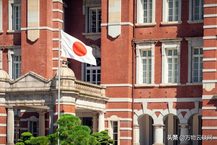 强势美元vs弱势日元，对比美日之间的货币政策及其利弊