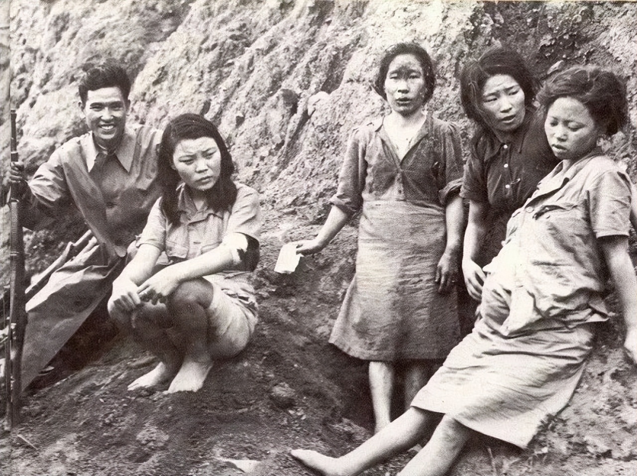 火烧靖国神社中三观正的日本小伙,中国小伙火烧日本靖国寺