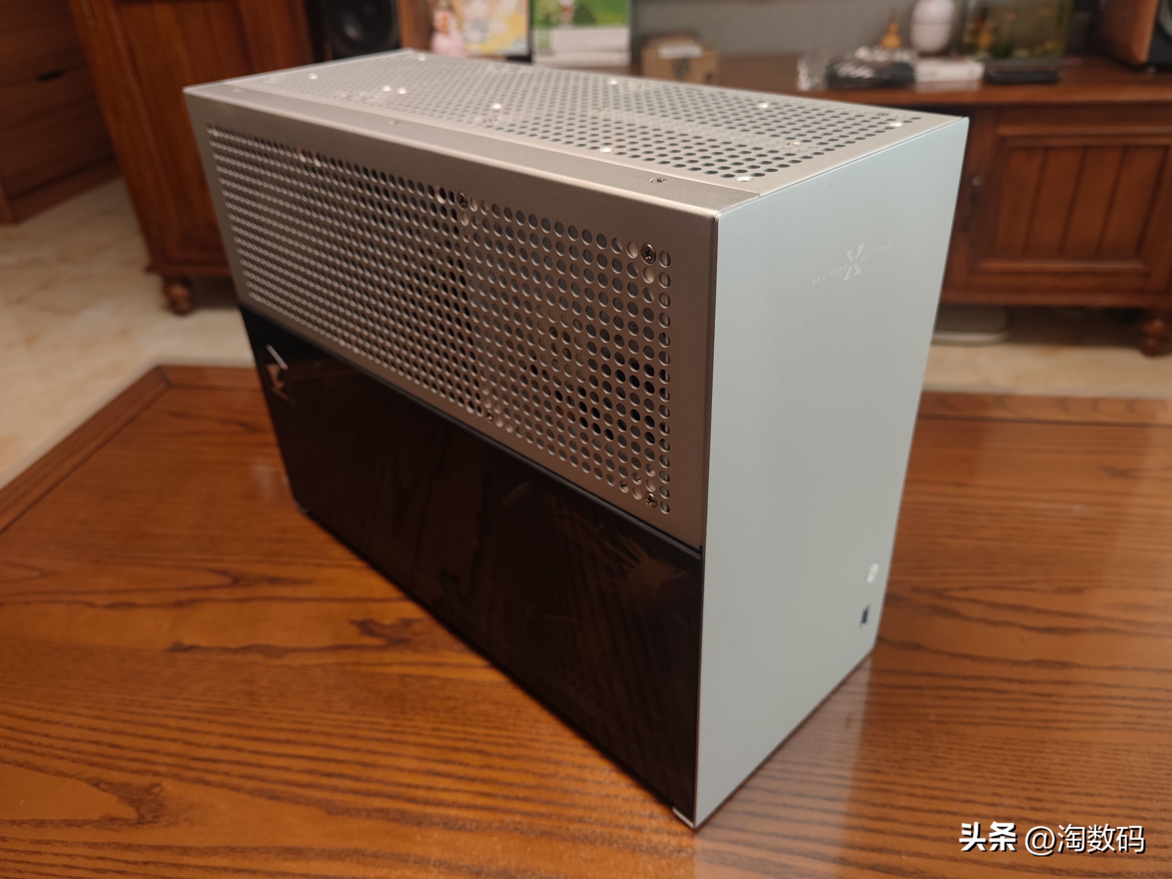 头铁矿卡配矿电:¥666块华硕RX5700+¥109块鑫谷金牌1250W装个机