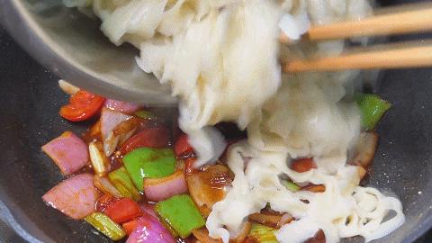 牛肉炒刀削面条最正宗的做法,白菜炒刀削面的家常做法视频