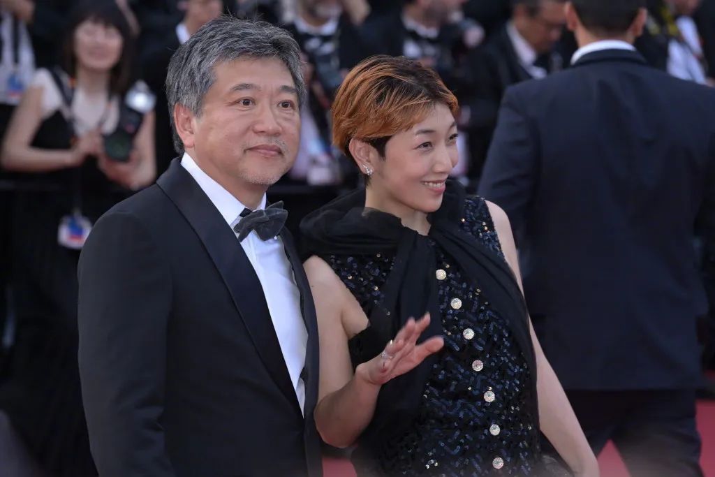 戛纳红毯范冰冰艳压群芳,范冰冰再次惊艳戛纳红毯