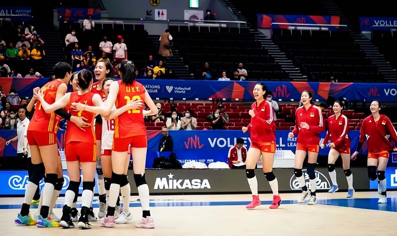 女排对阵荷兰王梦洁救球,中国女排3比0阿根廷女排王梦洁