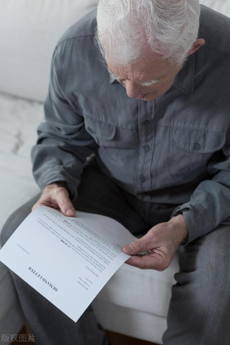 老秦参加了一次同学聚会，竟气得嗝屁着凉，什么原因呢？且听原委