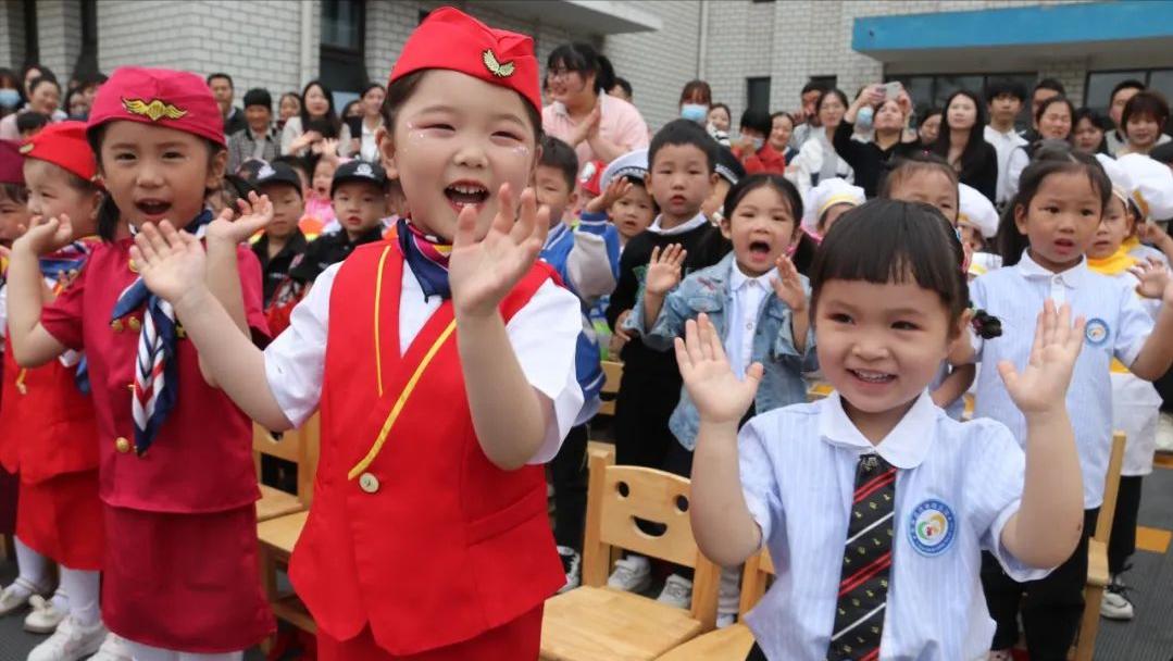 幼儿园庆六一活动报道,花开新时代童心向未来朗诵视频