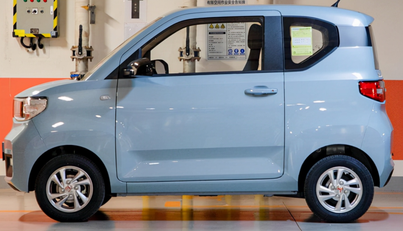 销量暴跌五菱宏光miniev跌落神坛,宏光miniev销量第一