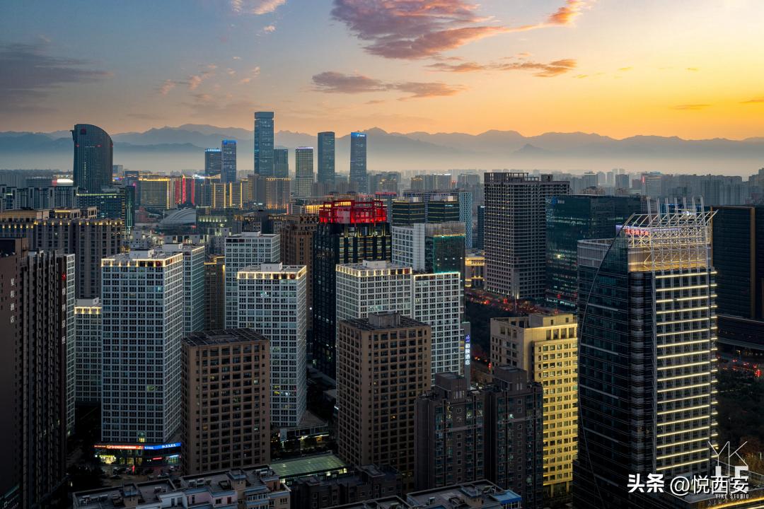 超高层+空中泳池+艺术Mall，一座垂直城市的崛起