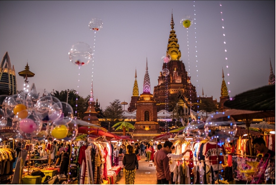 玩转云南西双版纳,西双版纳告庄夜市网红打卡之地