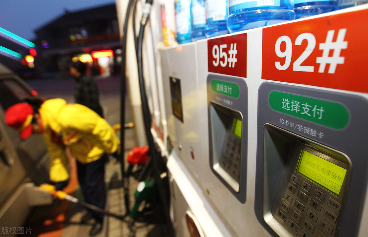 国际油价大幅下跌国内油价降多少,国际油价下跌国内油价会调整吗