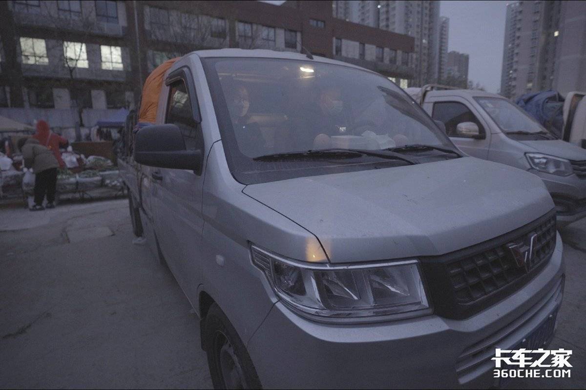 买辆五菱荣光小卡摆地摊怎么样,五菱荣光小卡摆摊卖什么好