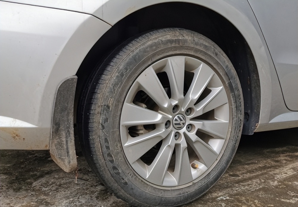 车里有股臭味是不是该换空调滤芯,车内有异味你的空调滤芯换了吗