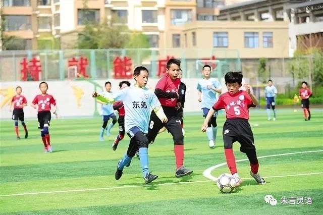 甘肃的这支足球队完美诠释:什么是光脚的不怕穿鞋的