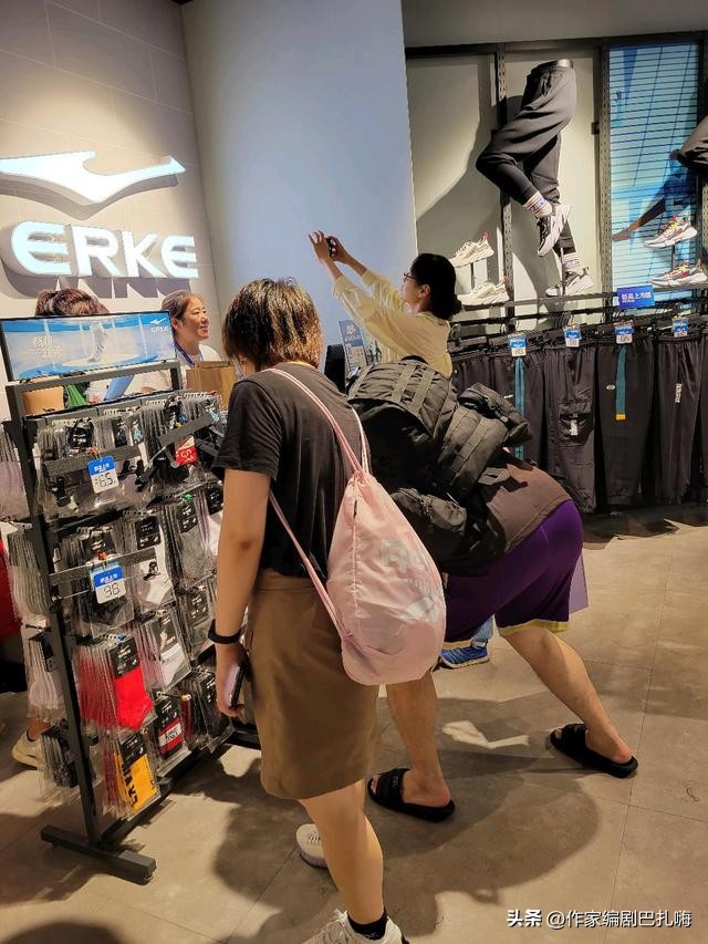 鸿星尔克鞋男款,一双鸿星尔克鞋冬季男鞋多少钱