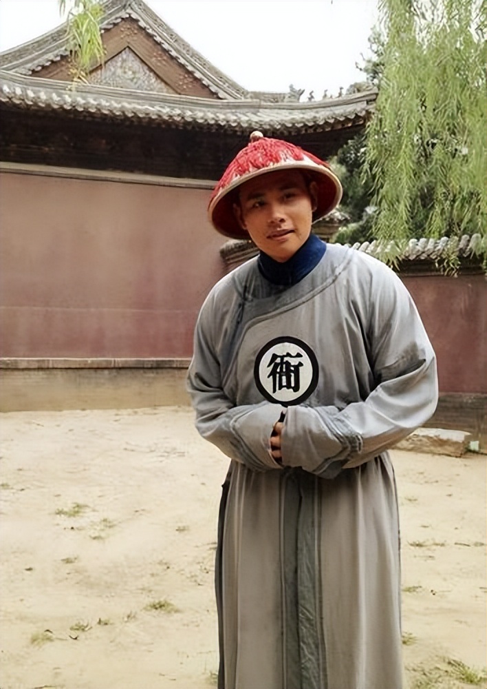 清兵勇字服与兵字服的区别,清军胸前的兵勇丁卒有何深意