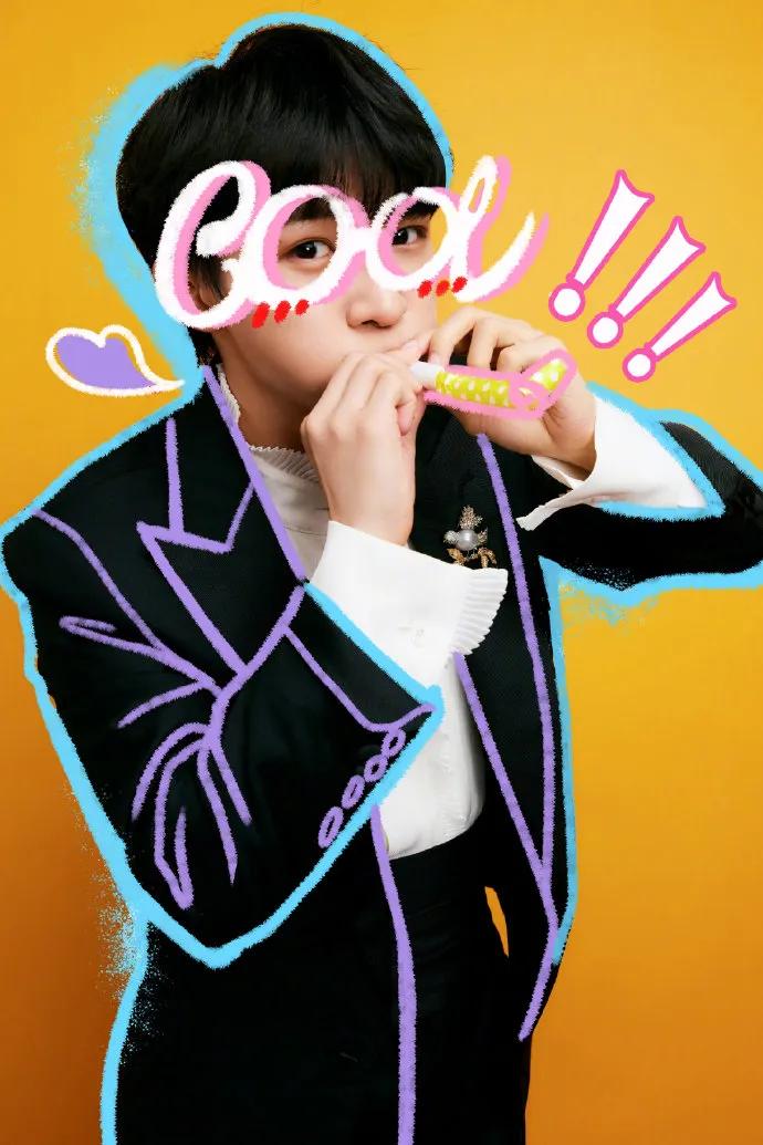 周深微博之夜升降台,周深微博里的四宫格照片