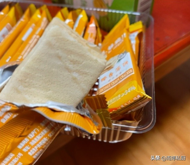 小时候吃的最经典的原味饼干,8090后儿时的非常薄的饼干