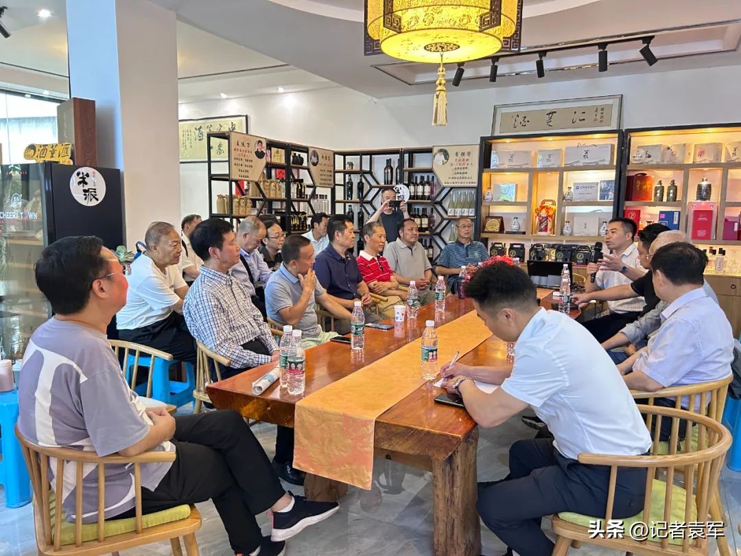 四川电大85级新都*党**政班同四川省客联、客商会联谊交流