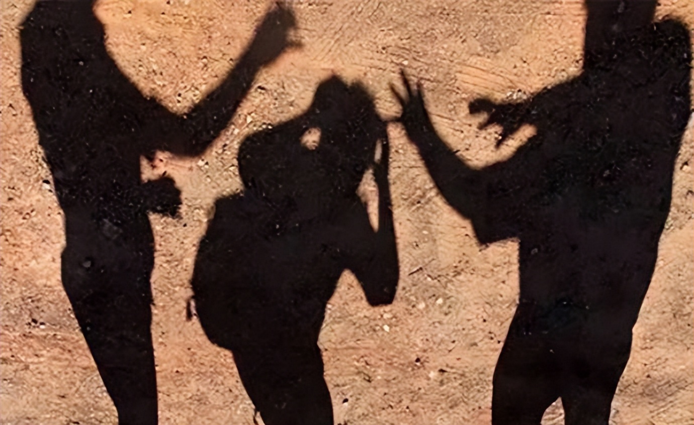 儿子遇校园霸凌，被群殴辱骂、掏*处私**，妈妈上演“反霸凌教科书”