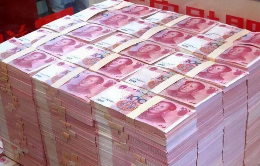 “无知女贪”李启红：炒股4个月敛财1983万元，判11年罚2000万