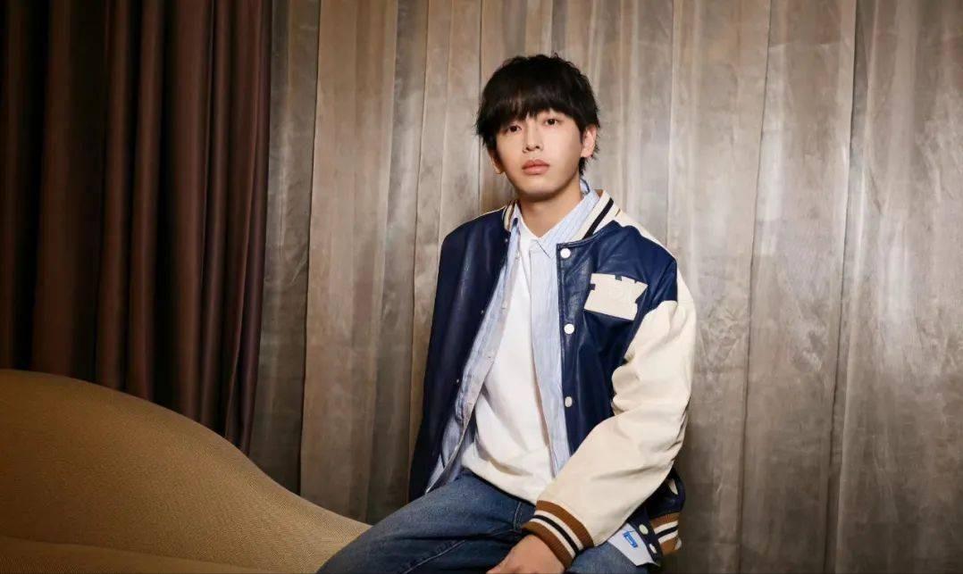 假发，假臀，假肌肉？明星“好皮囊”下，是眼见不一定为实的真相