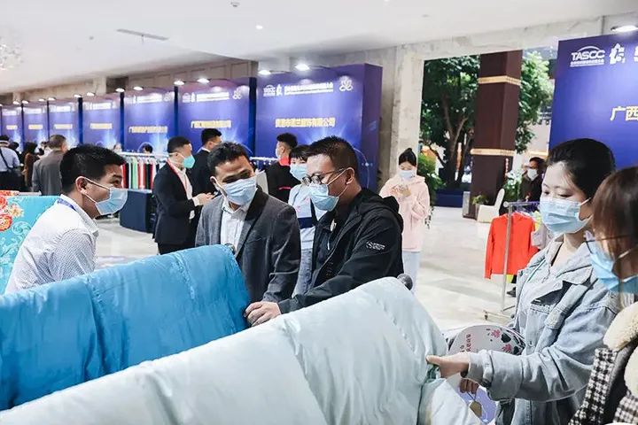 外贸公司“抢跑”年终打折/美团取送羽绒服订单增长超五成