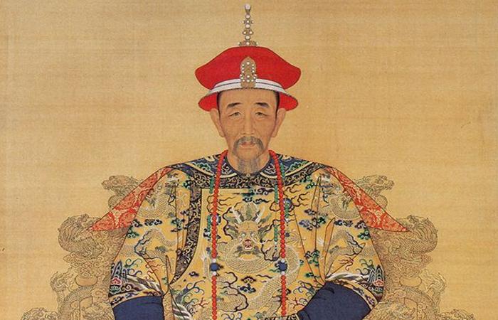 康熙皇帝戴着枷锁上朝,康熙皇帝驾崩在龙椅上