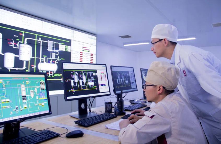 他毕业于湖北名校，如今已是云南龙头药企董事长，还捐赠百万药品驰援武汉！