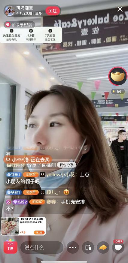 她们在义乌档口卖头花,最便宜的只要几毛钱,一月带货150万元