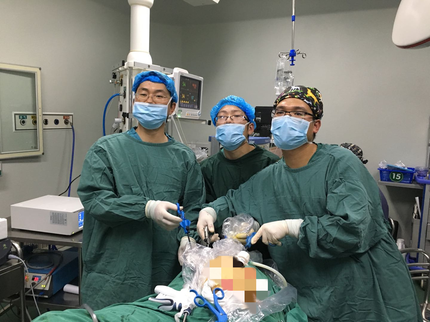 腹腔镜肾切除示意图,腹腔镜肾脏部分切除术