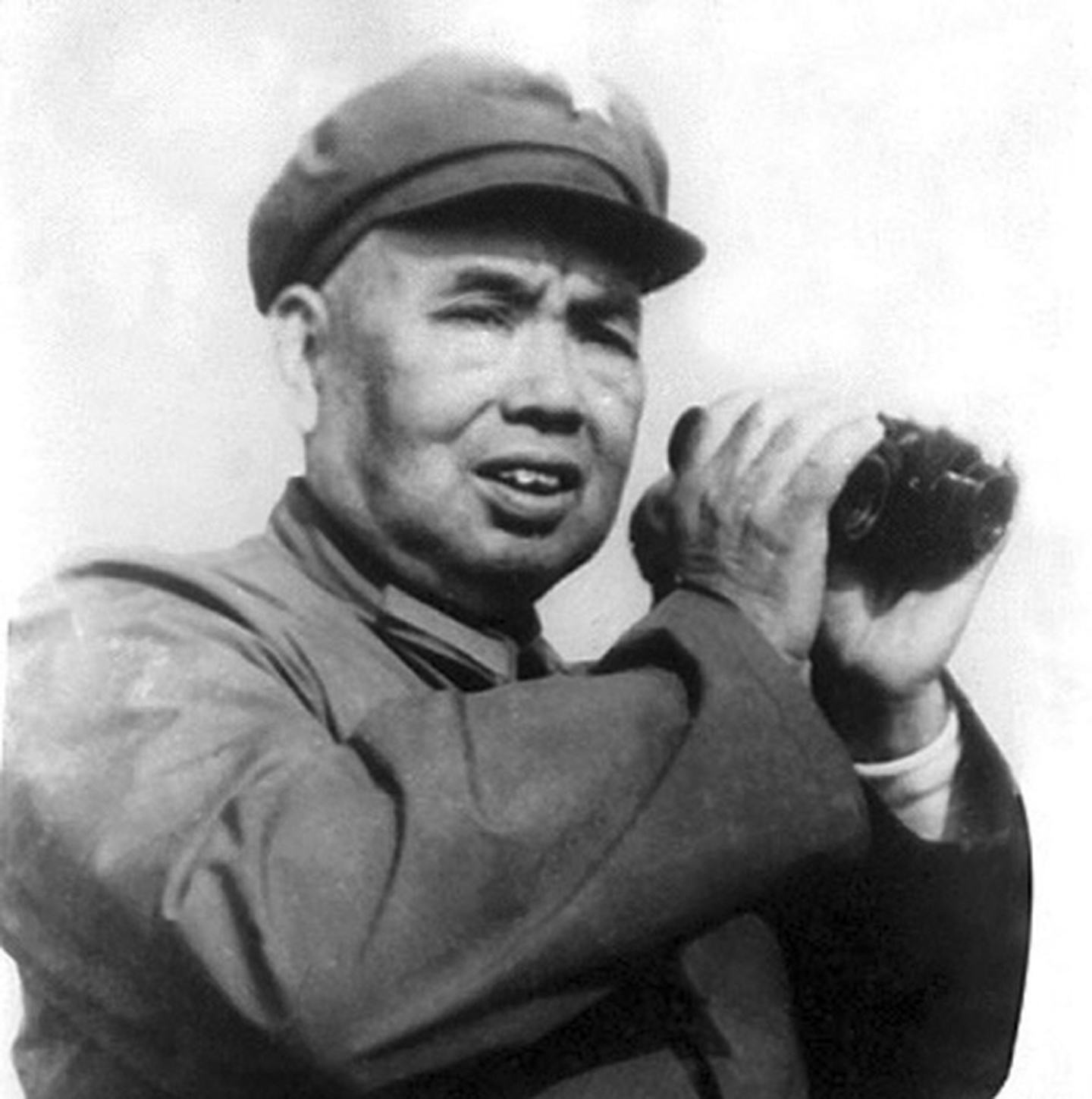 对越反击战前，*世友许**扣住了副司令的免职文件：打完仗你再回去