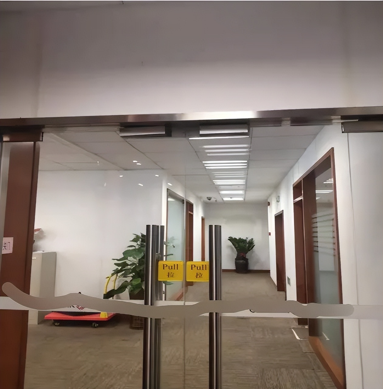 越众甲级大厦5号线双地铁口零距离包租