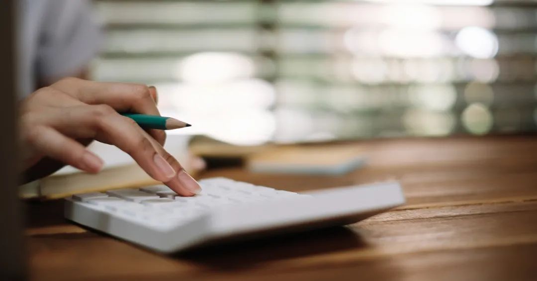 种一颗牙到底要掏多少钱,种一颗牙医生赚多少钱