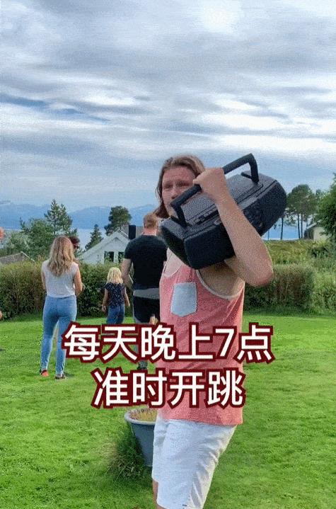 外国小伙在中国爆火，获赞超2.7亿！大秀“中式养生”看呆网友