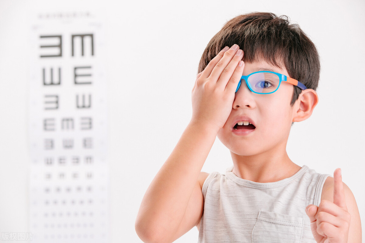 孩子近视200度需要天天戴着眼镜么,近视了需要一天到晚都戴着眼镜吗