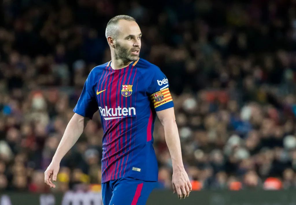 “再次见到你，微凉晨光里，笑得很甜蜜。”