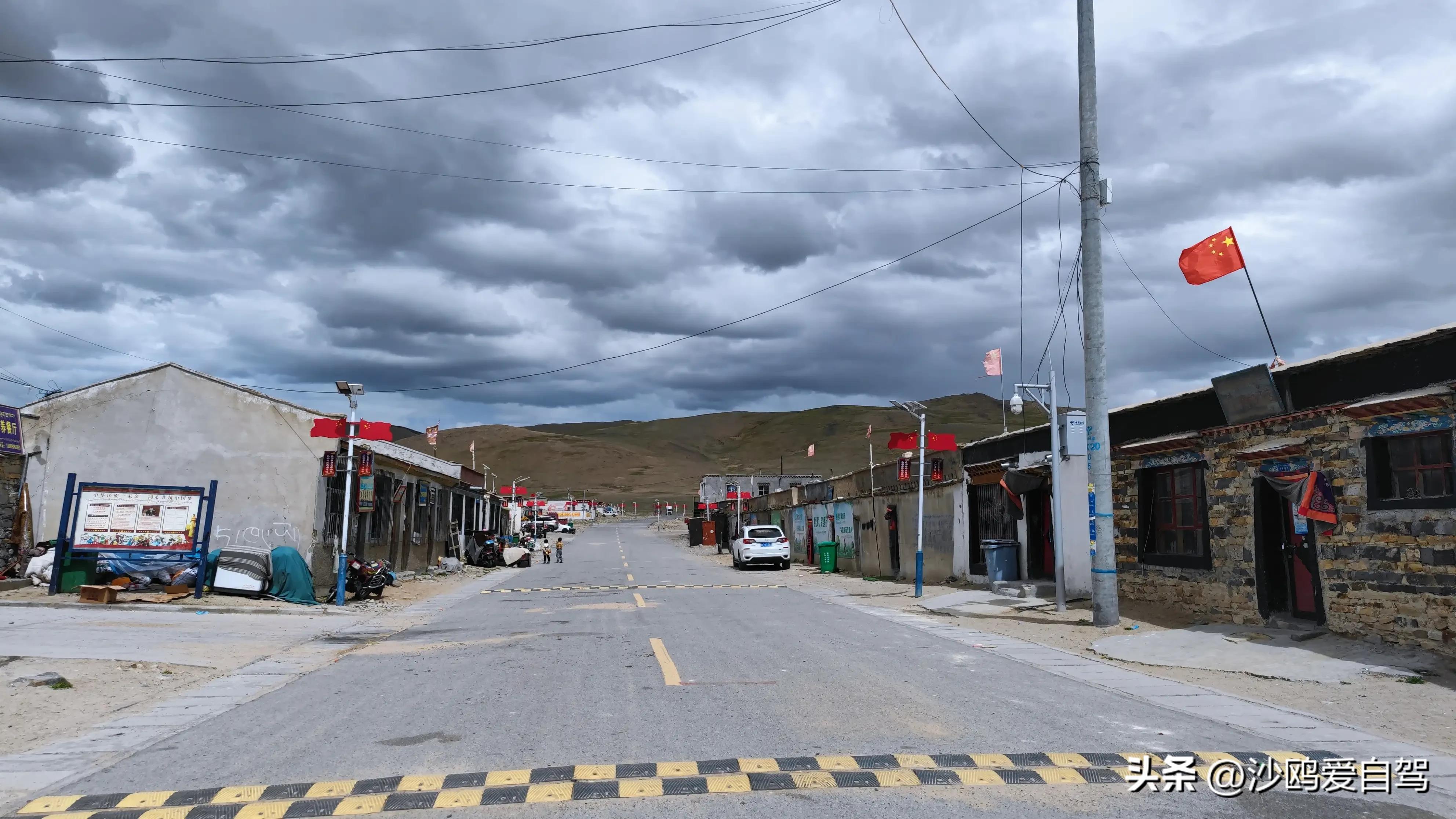 自驾四进*藏西***疆新**第12天:人在囧途:当惹雍措圣湖边陷车,轮胎鼓包